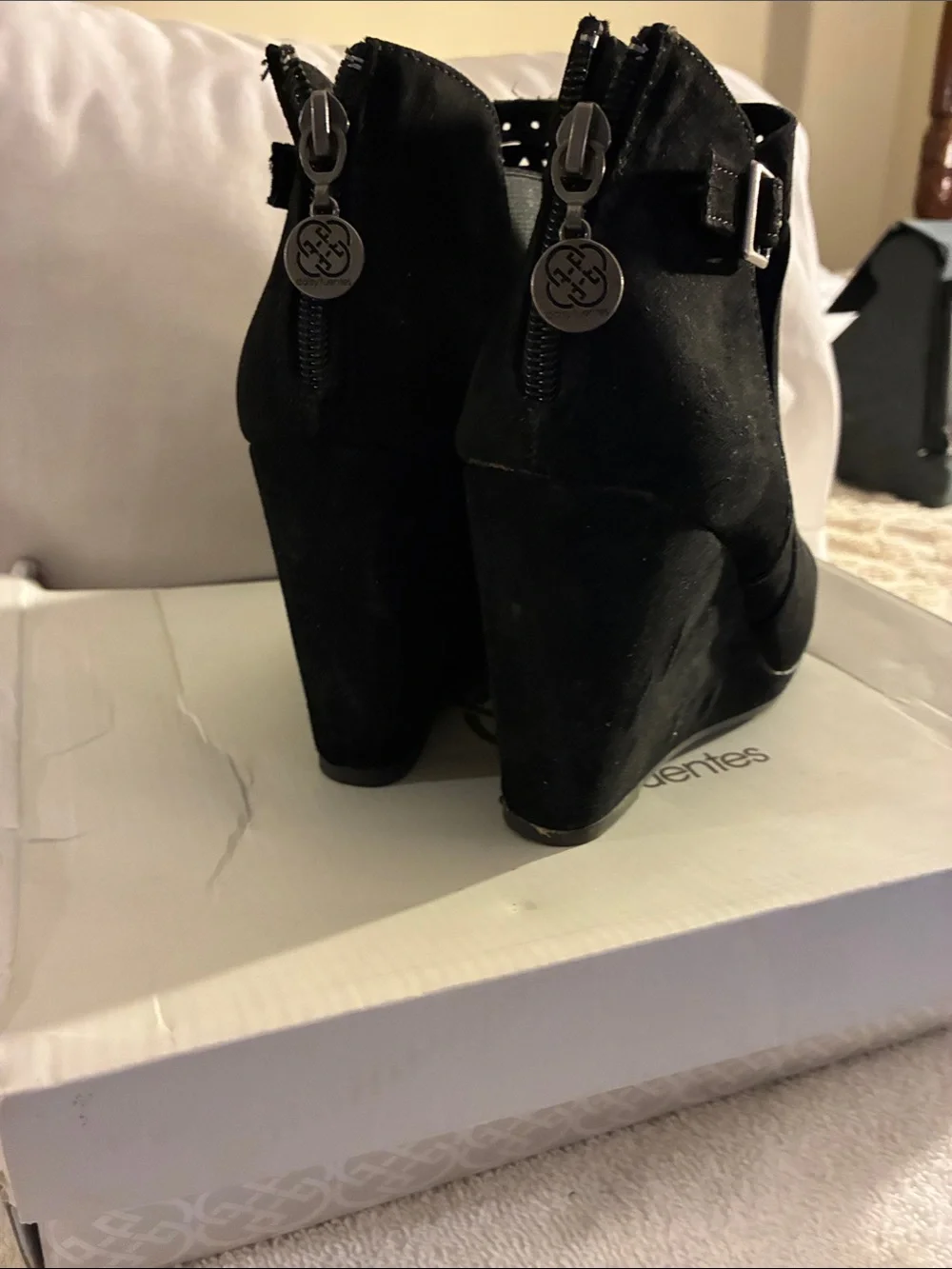 Pre-owned Daisy Fuentes Women's Black Suede Wedge Ankle Booties with Buckle
